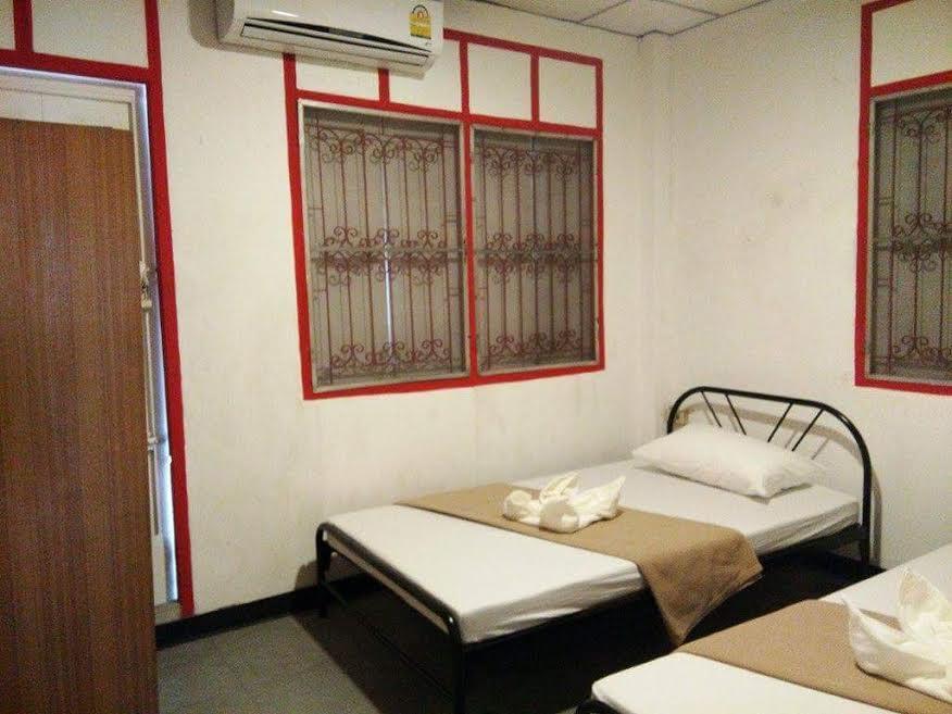 U Hostel Bangkok Buitenkant foto